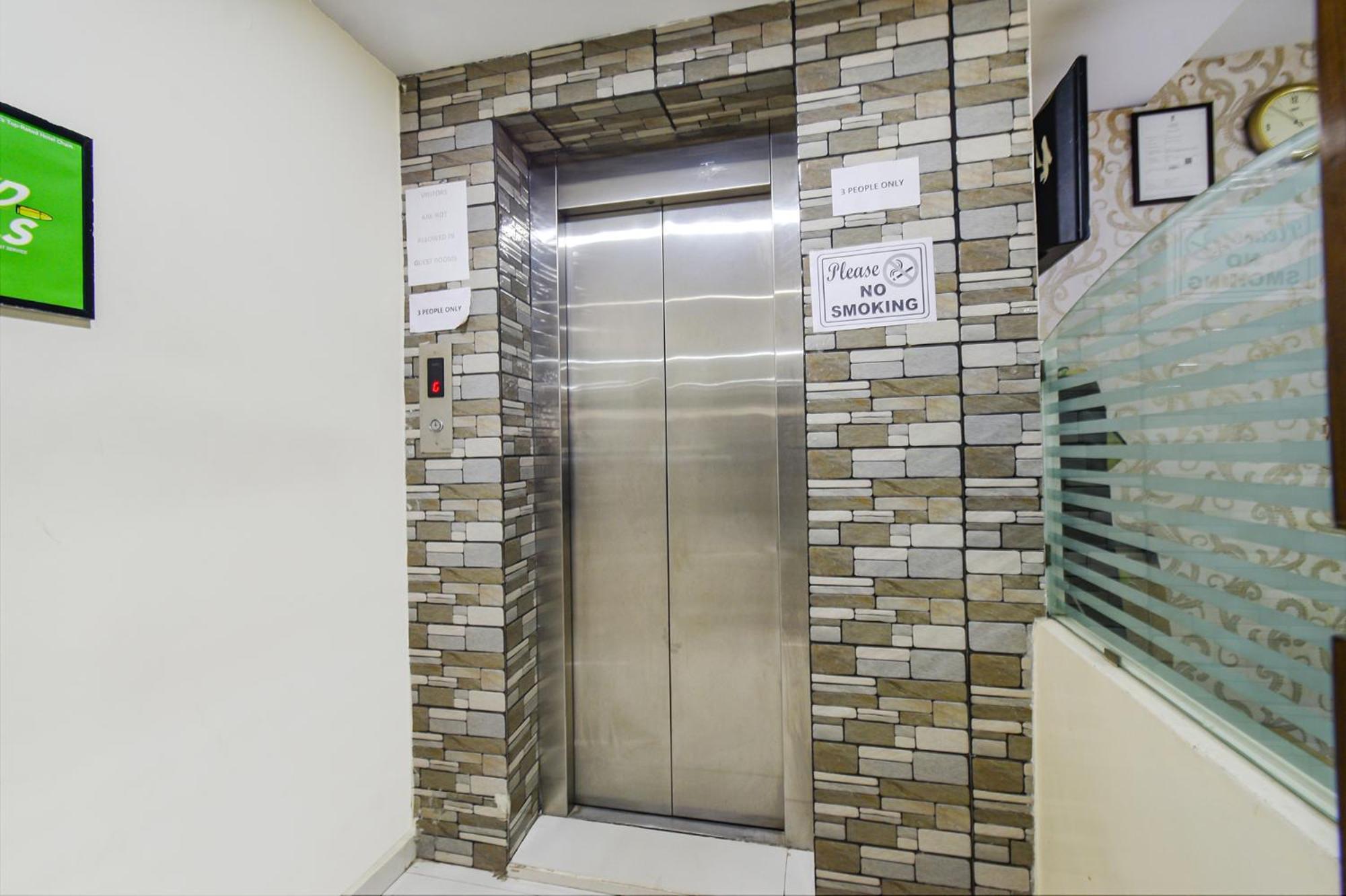 Fabhotel Tals Hitech - Nr Jubliee Enclave, Hitech